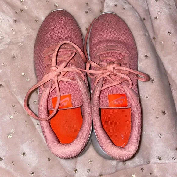 Nike shoes - Picture 2 of 3